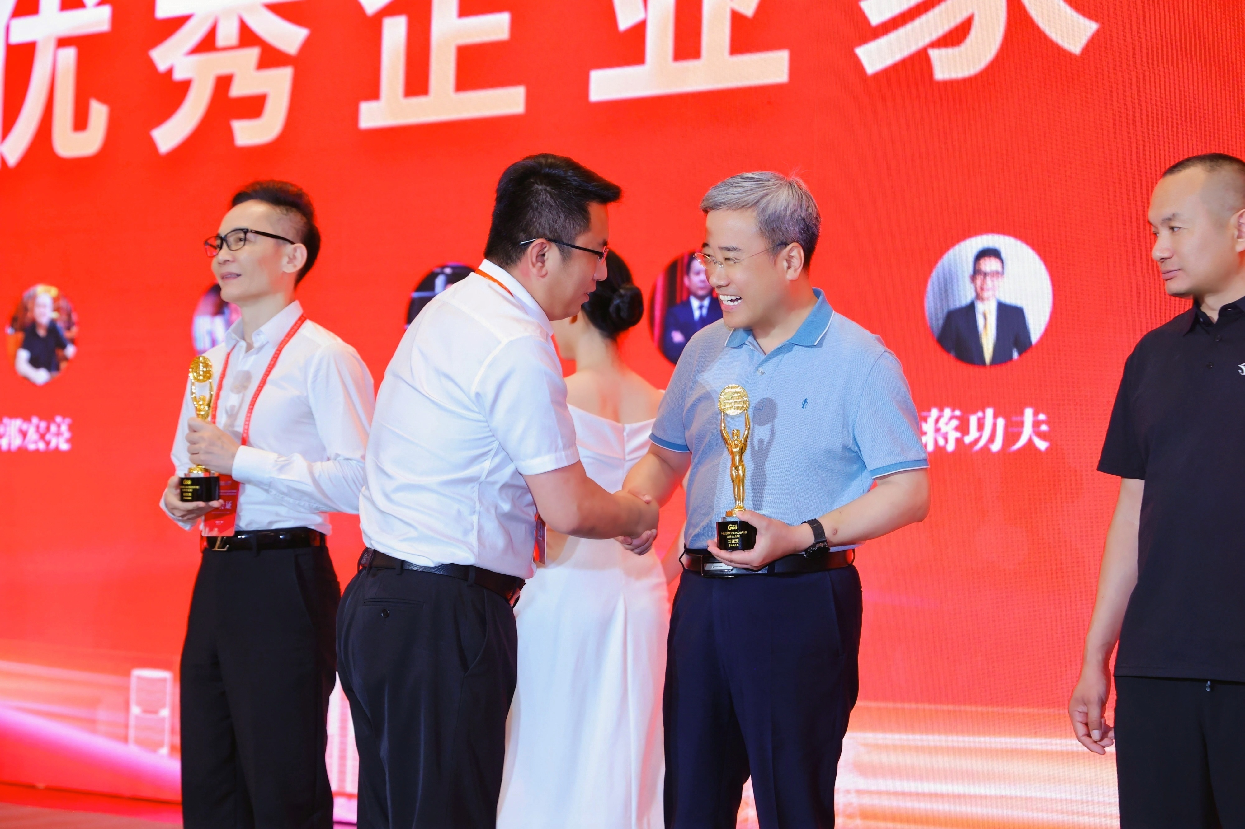 青纜副董事長總經(jīng)理劉亞罡榮獲 第一屆中國線纜行業(yè)&ldquo;優(yōu)秀企業(yè)家