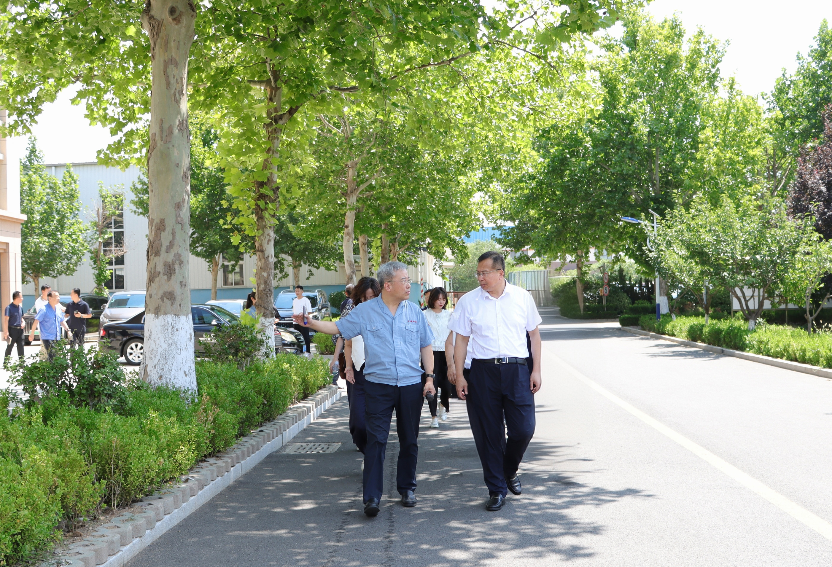 青島市科協(xié)黨組書(shū)記、主席王崇江一行 蒞臨青纜考察調(diào)研(圖1)